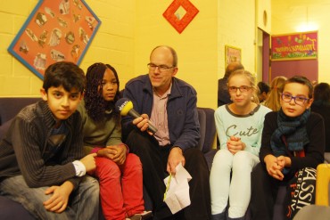 NDR Mikado-Redakteur Jörgpeter von Clarenau hat die Teilnehmer der Kinderradiogruppe Osdorf zu den Themen der Woche befragt